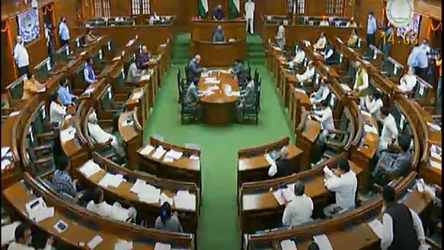 ruckus in delhi vidhansabha over delhi riots दिल्ली दंगे को लेकर दिल्ली विधानसभा में हंगामा ruckus in delhi vidhansabha over delhi riots दिल्ली दंगे को लेकर दिल्ली विधानसभा में हंगामा- India TV Hindi