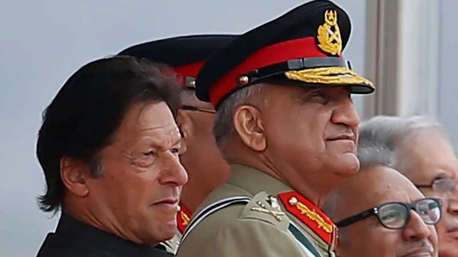 Army chief General Qamar Javed Bajwa says it's time for India and Pakistan to bury the past and move Army chief General Qamar Javed Bajwa says it's time for India and Pakistan to bury the past and move- India TV Hindi