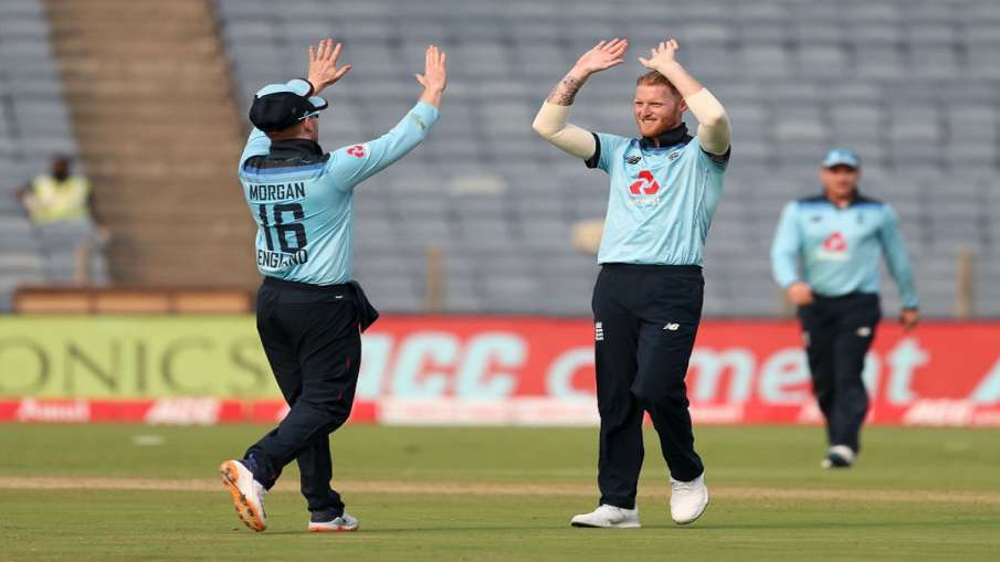IND v ENG, 2nd ODI : गेंद पर लार... IND v ENG, 2nd ODI : गेंद पर लार...- India TV Hindi