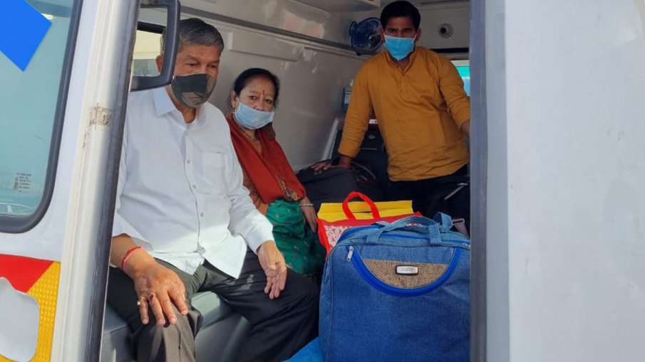 Harish Rawat airlifted to AIIMS Delhi day after he tested Covid-19 positive Harish Rawat airlifted to AIIMS Delhi day after he tested Covid-19 positive- India TV Hindi