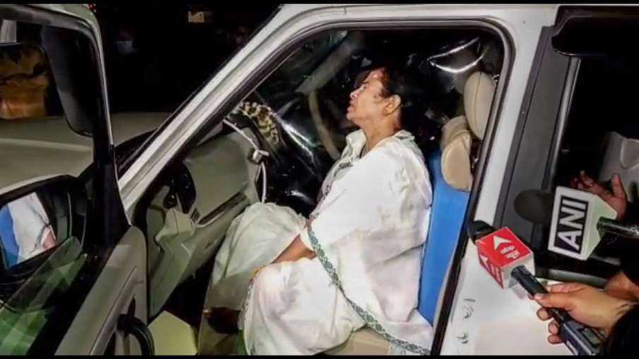 ममता मामले की जांच शुरू, नंदीग्राम के डीएम और एसपी मौके पर पहुंचे ममता मामले की जांच शुरू, नंदीग्राम के डीएम और एसपी मौके पर पहुंचे- India TV Hindi