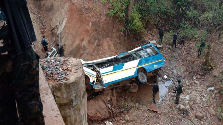 Maoists attack Chattisgarh Police vehicle in Narayanpur with an IED Maoists attack Chattisgarh Police vehicle in Narayanpur with an IED- India TV Hindi
