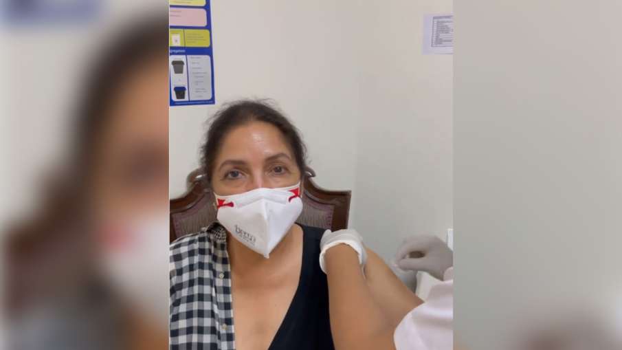 neena gupta take coronavirus vaccine says mummy neena gupta take coronavirus vaccine says mummy- India TV Hindi
