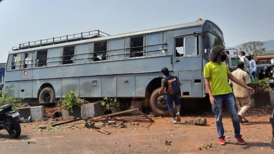हादसे का शिकार हुई एयरफोर्स की बस, 24 लोग थे सवार हादसे का शिकार हुई एयरफोर्स की बस, 24 लोग थे सवार- India TV Hindi