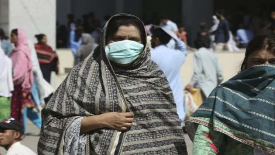 पाकिस्तान में सामाजिक जमावड़ों पर नये प्रतिबंध लगाने का फैसला पाकिस्तान में सामाजिक जमावड़ों पर नये प्रतिबंध लगाने का फैसला- India TV Hindi