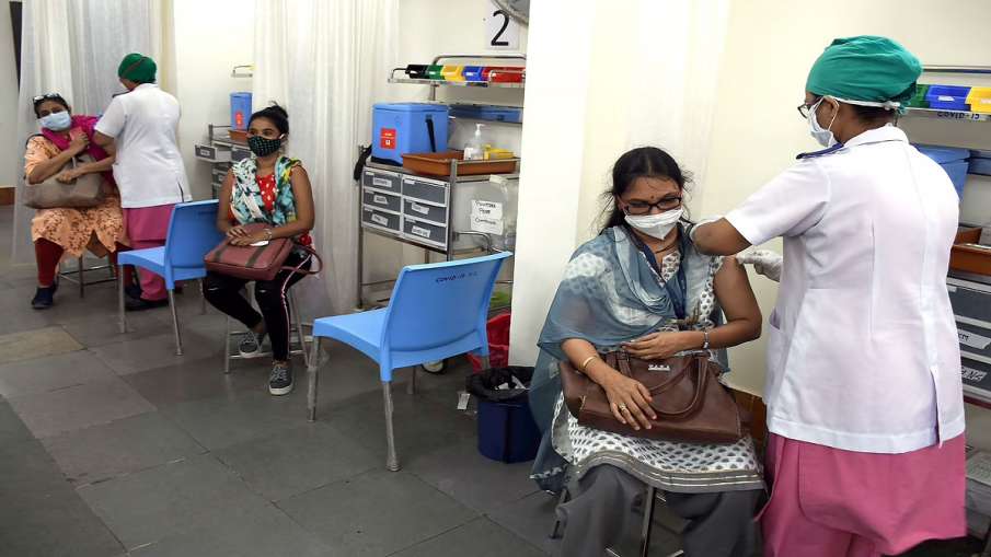 पुणे में कोरोना के 6,432 नए मामले आए, महाराष्ट्र में कोरोना हो रहा बेकाबू पुणे में कोरोना के 6,432 नए मामले आए, महाराष्ट्र में कोरोना हो रहा बेकाबू - India TV Hindi