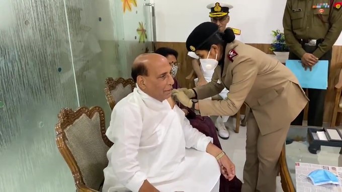 Rajnath Singh administered first dose of COVID-19 vaccine Rajnath Singh administered first dose of COVID-19 vaccine- India TV Hindi