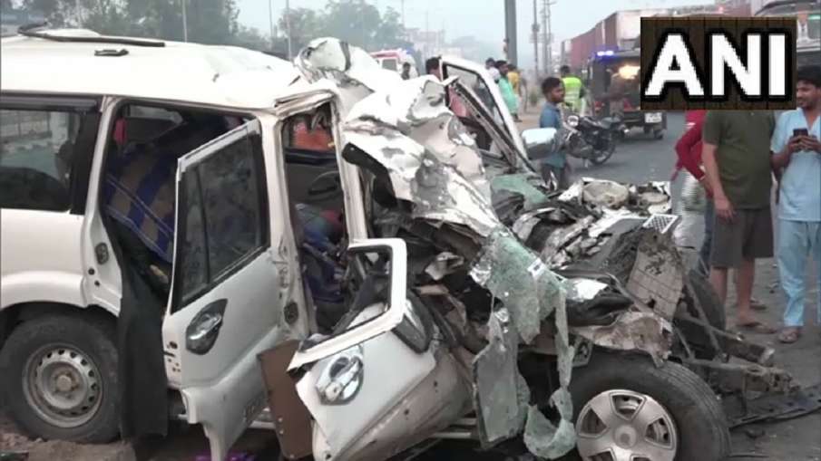 आगरा में भीषण हादसा,... आगरा में भीषण हादसा,...- India TV Hindi
