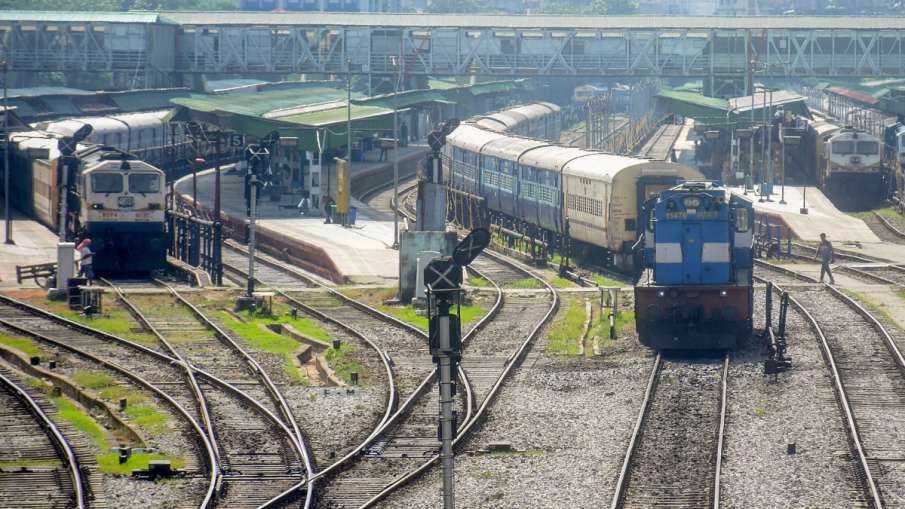 Indian Railways ने इन स्टेशनों पर 5 गुना महंगा किया प्लेटफॉर्म टिकट, जानें कहां-कहां बढ़ी कीमत Indian Railways ने इन स्टेशनों पर 5 गुना महंगा किया प्लेटफॉर्म टिकट, जानें कहां-कहां बढ़ी कीमत- India TV Hindi