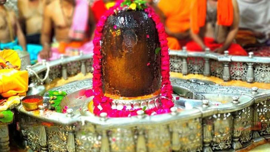 महाशिवरात्रि 2021: 12 ज्योर्तिलिंगों में से एक उज्जैन के महाकाल मंदिर में हुआ शिवलिंग का अभिषेक, देख महाशिवरात्रि 2021: 12 ज्योर्तिलिंगों में से एक उज्जैन के महाकाल मंदिर में हुआ शिवलिंग का अभिषेक, देख- India TV Hindi