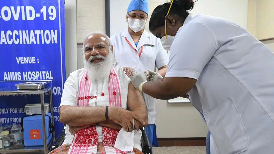 'मोटी सुई लगा रही हैं क्या?', वैक्सीन का टीका लगवाने से पहले PM मोदी ने नर्स को ऐसा क्यों कहा? 'मोटी सुई लगा रही हैं क्या?', वैक्सीन का टीका लगवाने से पहले PM मोदी ने नर्स को ऐसा क्यों कहा?- India TV Hindi