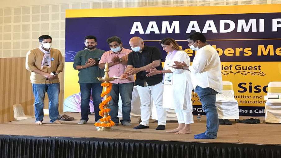 Manohar Parrikar name to be used by AAP in Goa to gain votes मनोहर पर्रिकर के नाम पर गोवा में पैठ बन Manohar Parrikar name to be used by AAP in Goa to gain votes मनोहर पर्रिकर के नाम पर गोवा में पैठ बन- India TV Hindi
