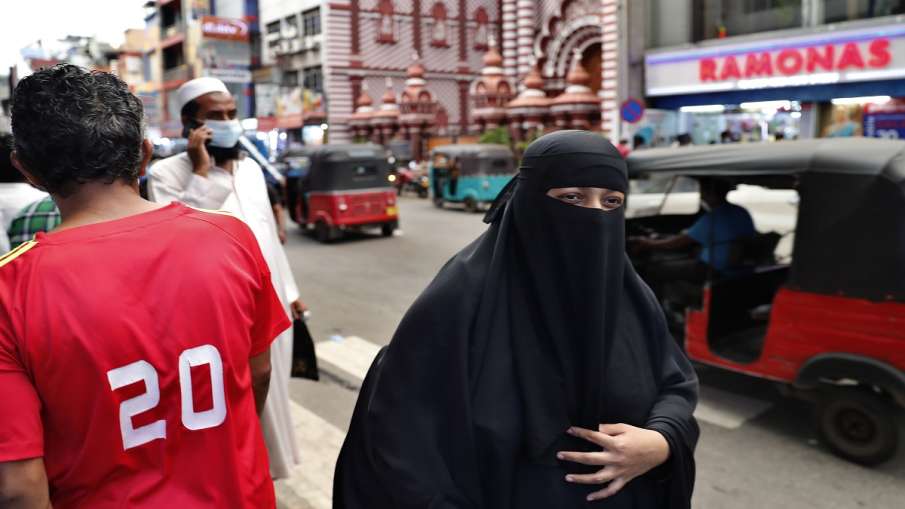 Sri Lanka bans burka citing issues of national security श्रीलंका का बड़ा फैसला, सार्वजनकि स्थानों पर Sri Lanka bans burka citing issues of national security श्रीलंका का बड़ा फैसला, सार्वजनकि स्थानों पर- India TV Hindi