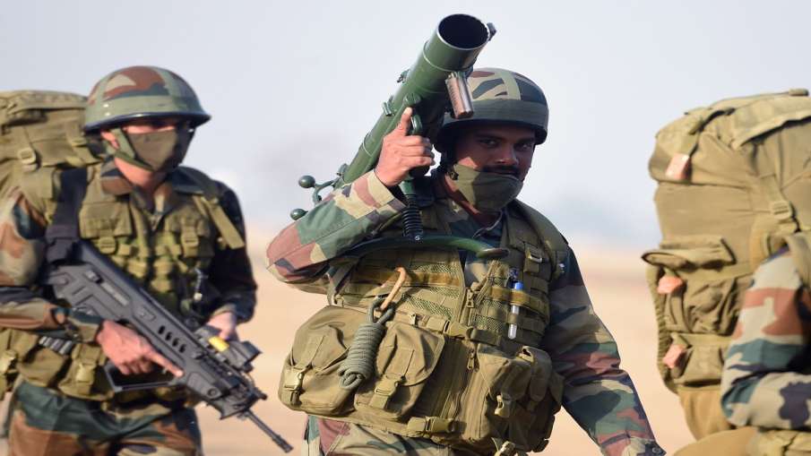 Indian Army kills 3 terrorist in Shopian Kashmir कश्मीर: शोपियां में सुरक्षाबलों के साथ मुठभेड़ में Indian Army kills 3 terrorist in Shopian Kashmir कश्मीर: शोपियां में सुरक्षाबलों के साथ मुठभेड़ में - India TV Hindi