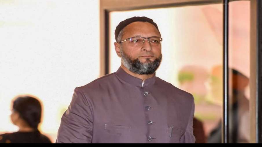 एआईएमआईएम प्रमुख असदुद्दीन ओवैसी ने मोदी सरकार पर जमकर निशाना साधा। एआईएमआईएम प्रमुख असदुद्दीन ओवैसी ने मोदी सरकार पर जमकर निशाना साधा।- India TV Hindi