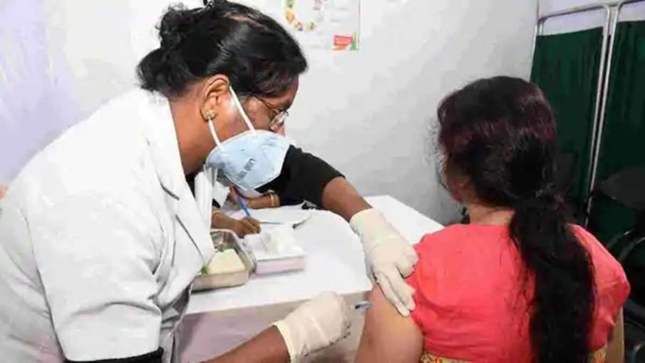कोविड-19 टीके की पहली खुराक के बाद 65 प्रतिशत तक कम हो जाता है खतरा: अध्ययन कोविड-19 टीके की पहली खुराक के बाद 65 प्रतिशत तक कम हो जाता है खतरा: अध्ययन- India TV Hindi