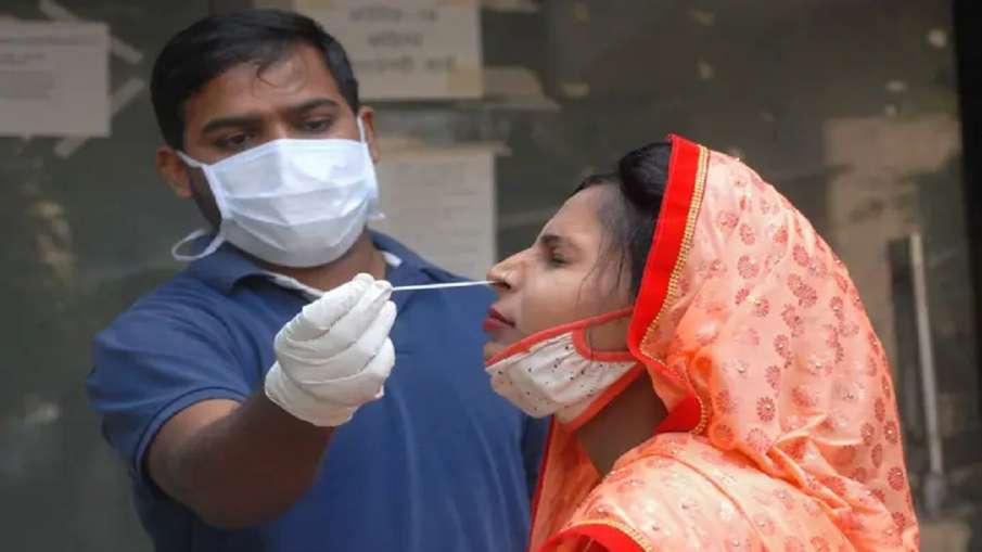 दिल्ली में रिकॉर्ड तोड़ रहा कोरोना, 24 घंटे में आए 11 हजार से ज्यादा नए मामले, 72 और मरीजों की मौत दिल्ली में रिकॉर्ड तोड़ रहा कोरोना, 24 घंटे में आए 11 हजार से ज्यादा नए मामले, 72 और मरीजों की मौत- India TV Hindi