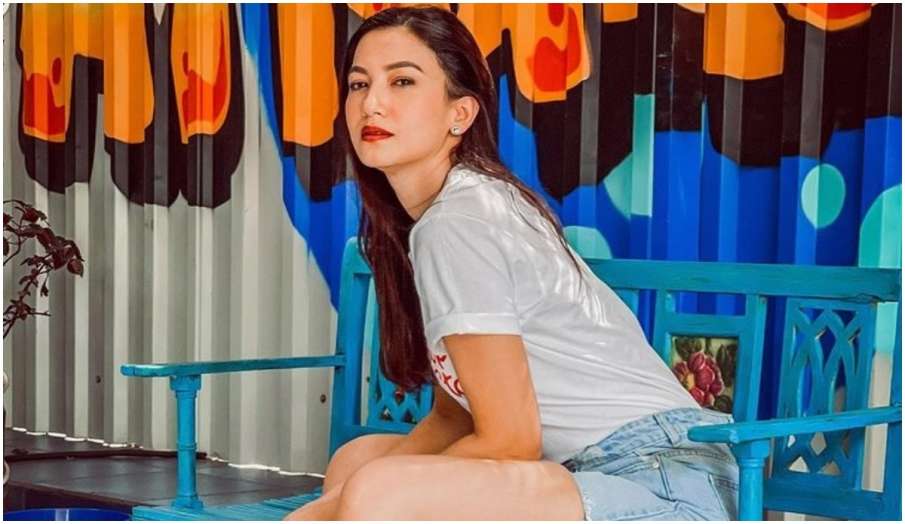 gauahar khan slams troll for not posting rip for hina khan ather instagram live session watch video gauahar khan slams troll for not posting rip for hina khan ather instagram live session watch video - India TV Hindi