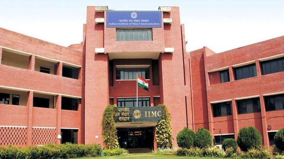 IIMC students demand to open campus, waive fees IIMC students demand to open campus, waive fees- India TV Hindi