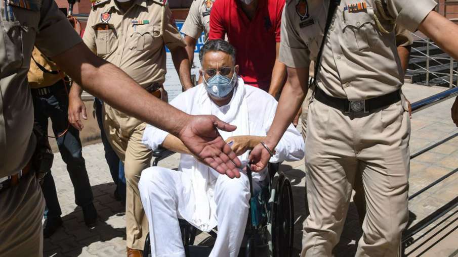 मुख्तार अंसारी के एंबुलेंस मामले में महिला चिकित्सक के खिलाफ प्राथमिकी दर्ज मुख्तार अंसारी के एंबुलेंस मामले में महिला चिकित्सक के खिलाफ प्राथमिकी दर्ज- India TV Hindi