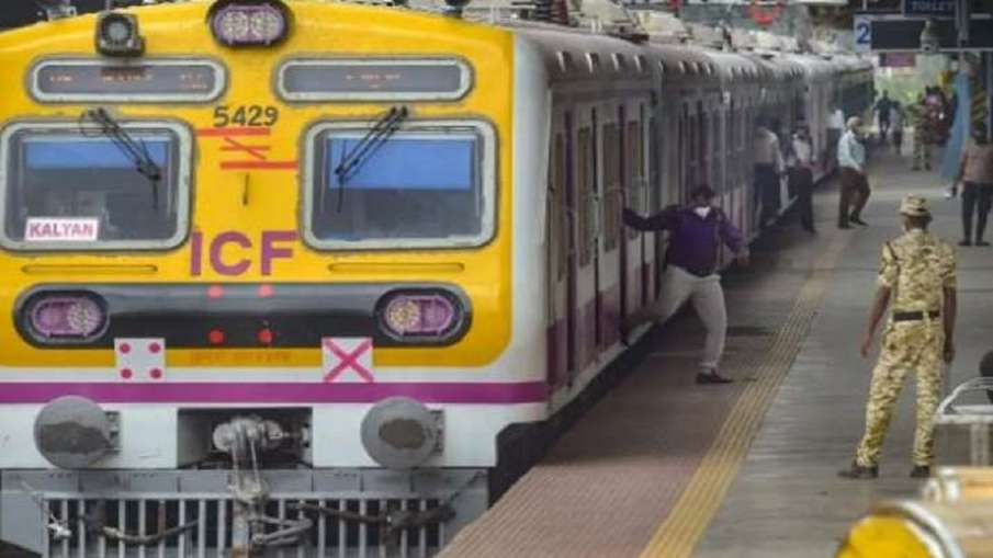 मुंबई: सेंट्रल रेलवे ने तत्काल प्रभाव से प्लेटफॉर्म टिकट बेचने पर लगाई रोक, जानिए वजह मुंबई: सेंट्रल रेलवे ने तत्काल प्रभाव से प्लेटफॉर्म टिकट बेचने पर लगाई रोक, जानिए वजह- India TV Hindi