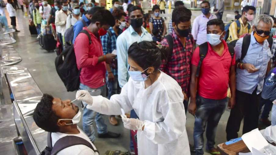 Mumbai logs over 10,000 COVID-19 cases for second day, 23 die Mumbai logs over 10,000 COVID-19 cases for second day, 23 die- India TV Hindi