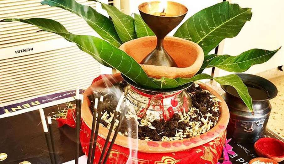 Chaitra Navratri 2021: इन चीजों के बिना अधूरा है चैत्र नवरात्रि में कलश स्थापना, देखें पूरी सामग्री Chaitra Navratri 2021: इन चीजों के बिना अधूरा है चैत्र नवरात्रि में कलश स्थापना, देखें पूरी सामग्री - India TV Hindi