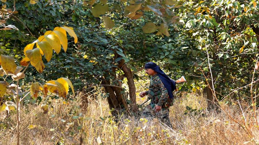 Naxals says CRPF Cobra Commando under their custody नक्सली बोले- कोबरा कमांडो हमारे कब्जे में, छोड़न Naxals says CRPF Cobra Commando under their custody नक्सली बोले- कोबरा कमांडो हमारे कब्जे में, छोड़न- India TV Hindi