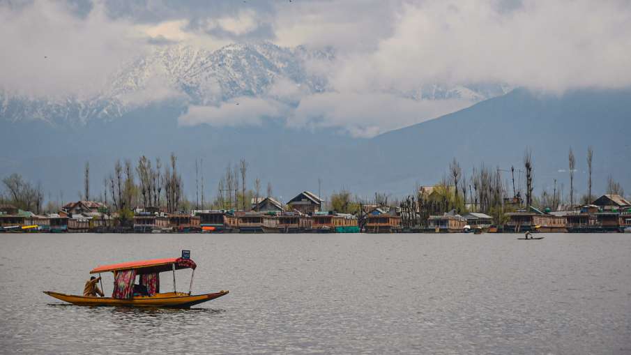 Dal Lake in Srinagar. Dal Lake in Srinagar.- India TV Hindi