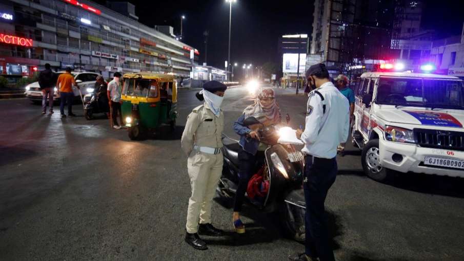 गुजरात के 9 और शहरों में नाइट कर्फ्यू, पाबंदियां भी बढ़ाई गईं गुजरात के 9 और शहरों में नाइट कर्फ्यू, पाबंदियां भी बढ़ाई गईं- India TV Hindi
