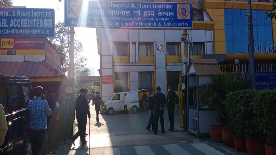 Kailash Hospital left with just 3-4 hours of oxygen supply, no new COVID-19 patient being admitted Kailash Hospital left with just 3-4 hours of oxygen supply, no new COVID-19 patient being admitted- India TV Hindi