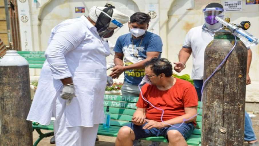 ‘प्राणवायु’ की कमी के बीच कोविड रोगियों की मदद के लिए नेक लोगों ने खोले ‘ऑक्सीजन लंगर’ ‘प्राणवायु’ की कमी के बीच कोविड रोगियों की मदद के लिए नेक लोगों ने खोले ‘ऑक्सीजन लंगर’ - India TV Hindi