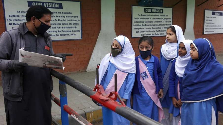 कोरोना वायरस: पाकिस्तान में परीक्षाएं रद्द कराने को लेकर तेज हुआ प्रदर्शन, सपोर्ट में आए कई हस्तियों कोरोना वायरस: पाकिस्तान में परीक्षाएं रद्द कराने को लेकर तेज हुआ प्रदर्शन, सपोर्ट में आए कई हस्तियों- India TV Hindi