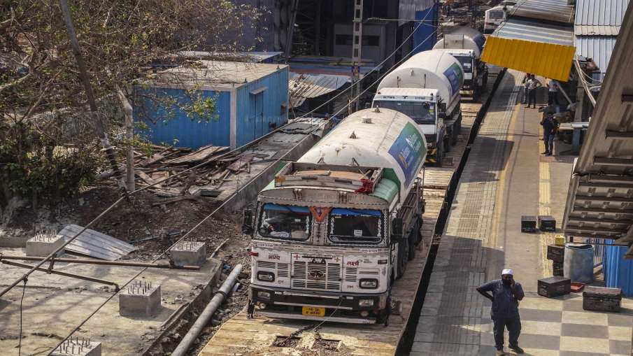 Oxygen express reaches delhi with containers of life saving oxygen दिल्ली पहुंची Oxygen Express, कई Oxygen express reaches delhi with containers of life saving oxygen दिल्ली पहुंची Oxygen Express, कई - India TV Hindi