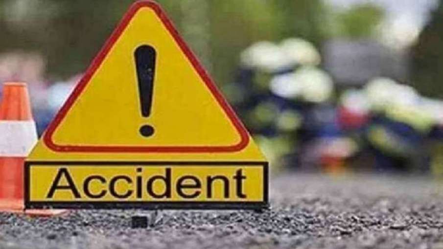 बहराइच में दो बसों की टक्कर में चालकों समेत तीन लोगों की मौत, छह अन्य घायल बहराइच में दो बसों की टक्कर में चालकों समेत तीन लोगों की मौत, छह अन्य घायल- India TV Hindi