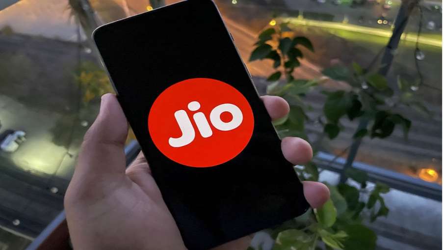 Jio brings good news, partenership with itel for superior mobile experience- India TV Paisa