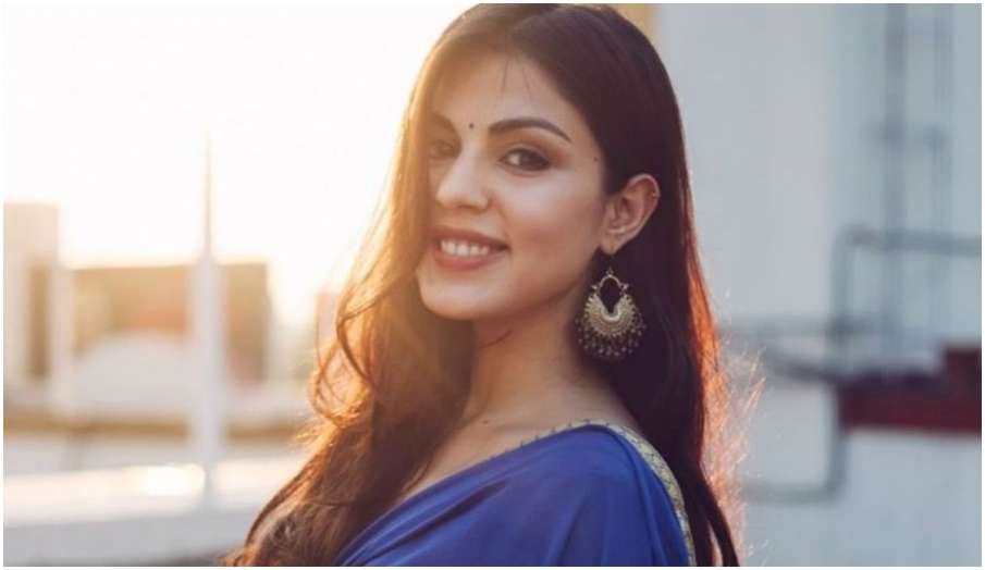 rhea chakraborty wants to help amid coronavirus pandemic says tough times call for unity rhea chakraborty wants to help amid coronavirus pandemic says tough times call for unity- India TV Hindi