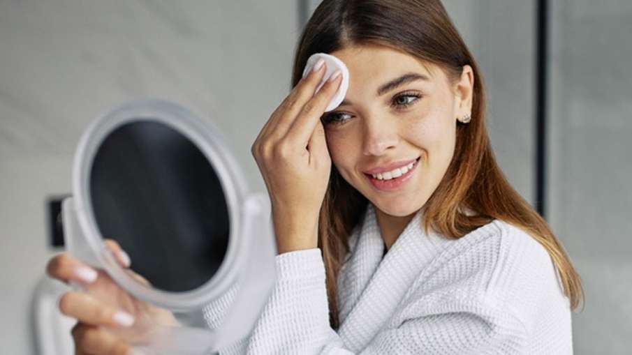 Skincare Routine: ग्लोइंग स्किन के लिए सप्ताह में 2 बार लगाएं ये फेसपैक, एक्ने के साथ हर समस्या से म Skincare Routine: ग्लोइंग स्किन के लिए सप्ताह में 2 बार लगाएं ये फेसपैक, एक्ने के साथ हर समस्या से म- India TV Hindi