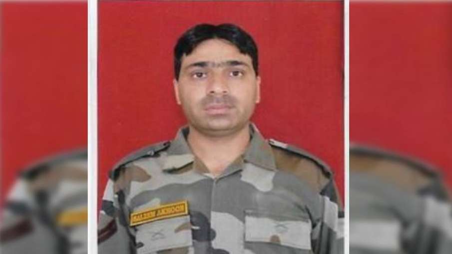 जम्मू कश्मीर के अनंतनाग में आतंकवादियों ने जवान की गोली मार कर हत्या की जम्मू कश्मीर के अनंतनाग में आतंकवादियों ने जवान की गोली मार कर हत्या की- India TV Hindi