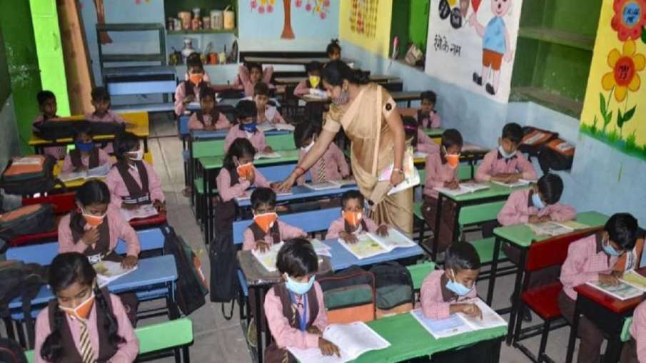 उत्तर प्रदेश में कोरोना वायरस के चलते कक्षा आठ तक के स्कूल 11 अप्रैल तक बंद उत्तर प्रदेश में कोरोना वायरस के चलते कक्षा आठ तक के स्कूल 11 अप्रैल तक बंद- India TV Hindi