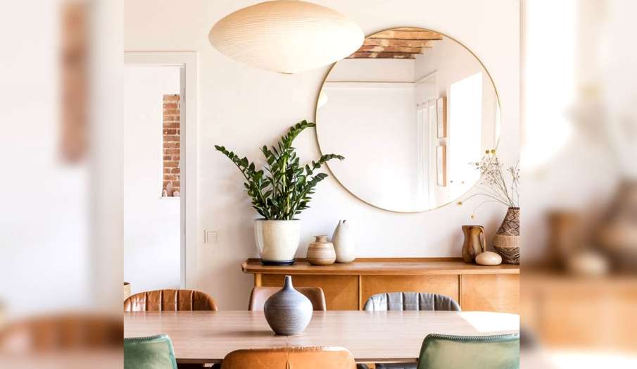 vastu tips in hindi today mirror in dining room as per vastu benefits vastu tips in hindi today mirror in dining room as per vastu benefits - India TV Hindi
