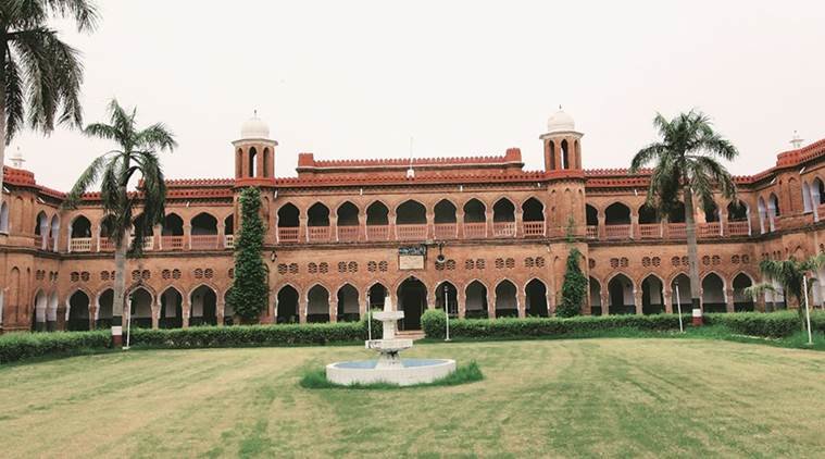 Panic in AMU as 18 professors die of Covid in 20 days,... Panic in AMU as 18 professors die of Covid in 20 days,...- India TV Hindi