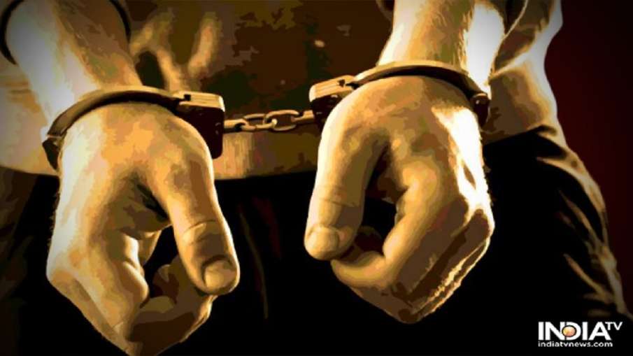 ऑक्सीजन-रेमडेसिविर कालाबाजारी मामला: ईंट भट्ठे की मजदूर के खाते में जमा किए गए 90 लाख रुपए, पुलिस ने ऑक्सीजन-रेमडेसिविर कालाबाजारी मामला: ईंट भट्ठे की मजदूर के खाते में जमा किए गए 90 लाख रुपए, पुलिस ने- India TV Hindi