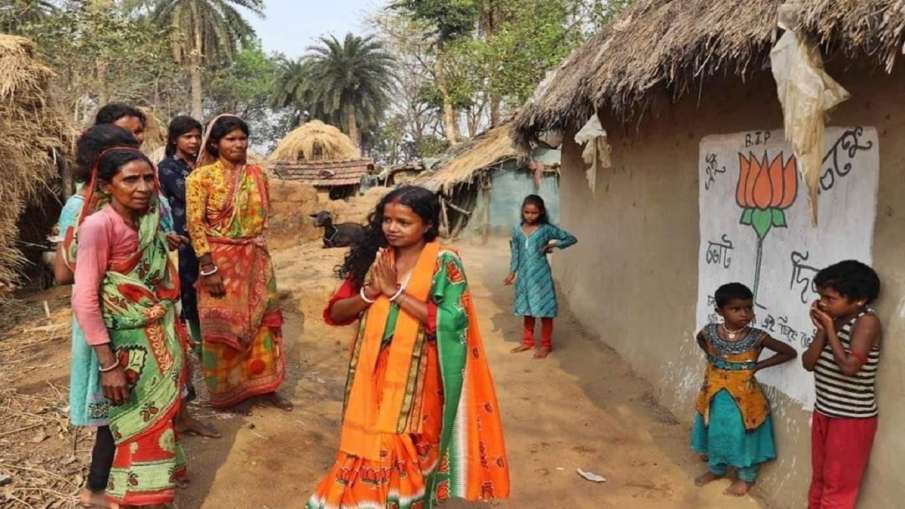 Meet Saltora BJP MLA Chandana Bauri wife labourer who won in bengal elections लोकतंत्र का कमाल! वोटर Meet Saltora BJP MLA Chandana Bauri wife labourer who won in bengal elections लोकतंत्र का कमाल! वोटर- India TV Hindi