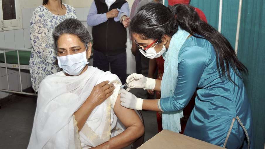 क्या वैक्सीन लेने से कुछ दिन के लिए शरीर की इम्युनिटी कम हो जाती है?, जानिए डॉक्टर की राय क्या वैक्सीन लेने से कुछ दिन के लिए शरीर की इम्युनिटी कम हो जाती है?, जानिए डॉक्टर की राय- India TV Hindi