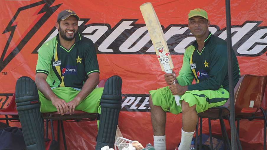 When Shoaib Akhtar made this fellow player's thigh red with an angry bat Shahid Afridi revealed When Shoaib Akhtar made this fellow player's thigh red with an angry bat Shahid Afridi revealed - India TV Hindi