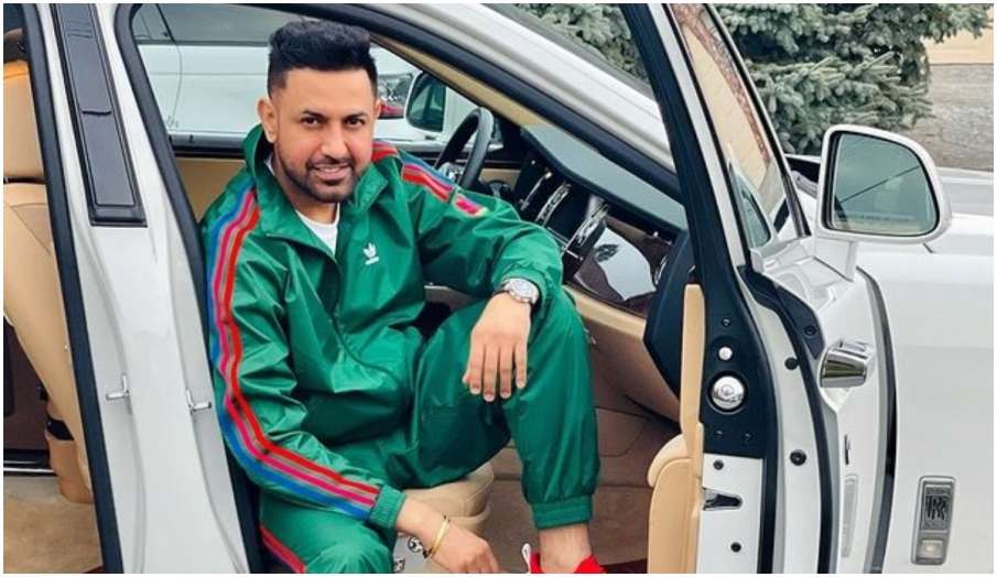 Gippy Grewal booked for defying weekend lockdown in patiala Gippy Grewal booked for defying weekend lockdown in patiala- India TV Hindi
