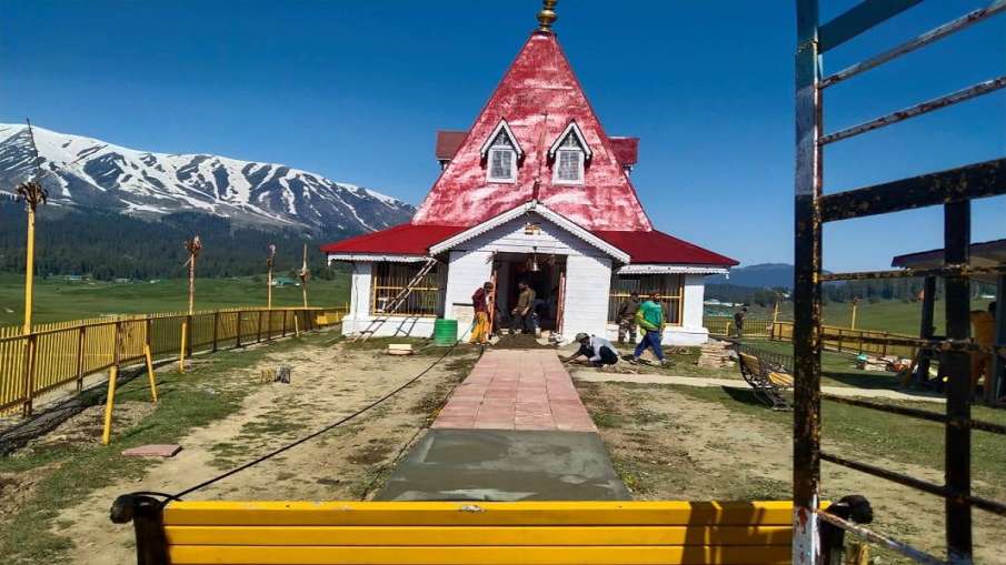 गुलमर्ग का शिव मंदिर दशकों बाद जनता के लिए खुलेगा, भारतीय सेना ने किया है जीर्णोद्धार गुलमर्ग का शिव मंदिर दशकों बाद जनता के लिए खुलेगा, भारतीय सेना ने किया है जीर्णोद्धार- India TV Hindi