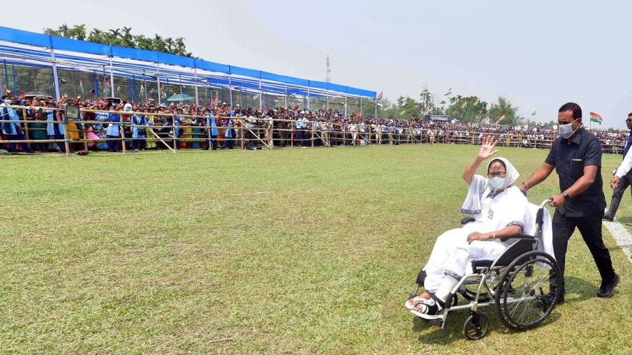 mamata banerjee to meet governor in the evening to stake claim to form govt ममता बनर्जी शाम 7 बजे रा mamata banerjee to meet governor in the evening to stake claim to form govt ममता बनर्जी शाम 7 बजे रा- India TV Hindi