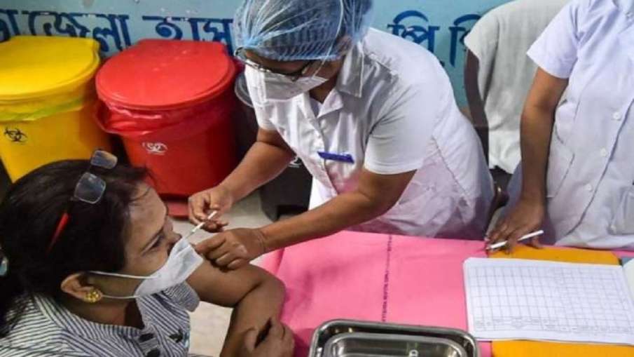 मीडियाकर्मियों के कोरोना वैक्सीनेशन को लेकर दिल्ली सरकार का बड़ा फैसला मीडियाकर्मियों के कोरोना वैक्सीनेशन को लेकर दिल्ली सरकार का बड़ा फैसला- India TV Hindi